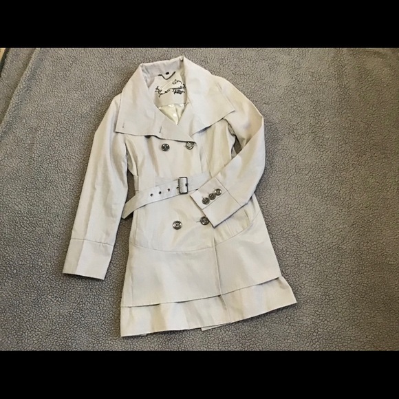 Jackets & Blazers - Guess trench coat. Super cute!